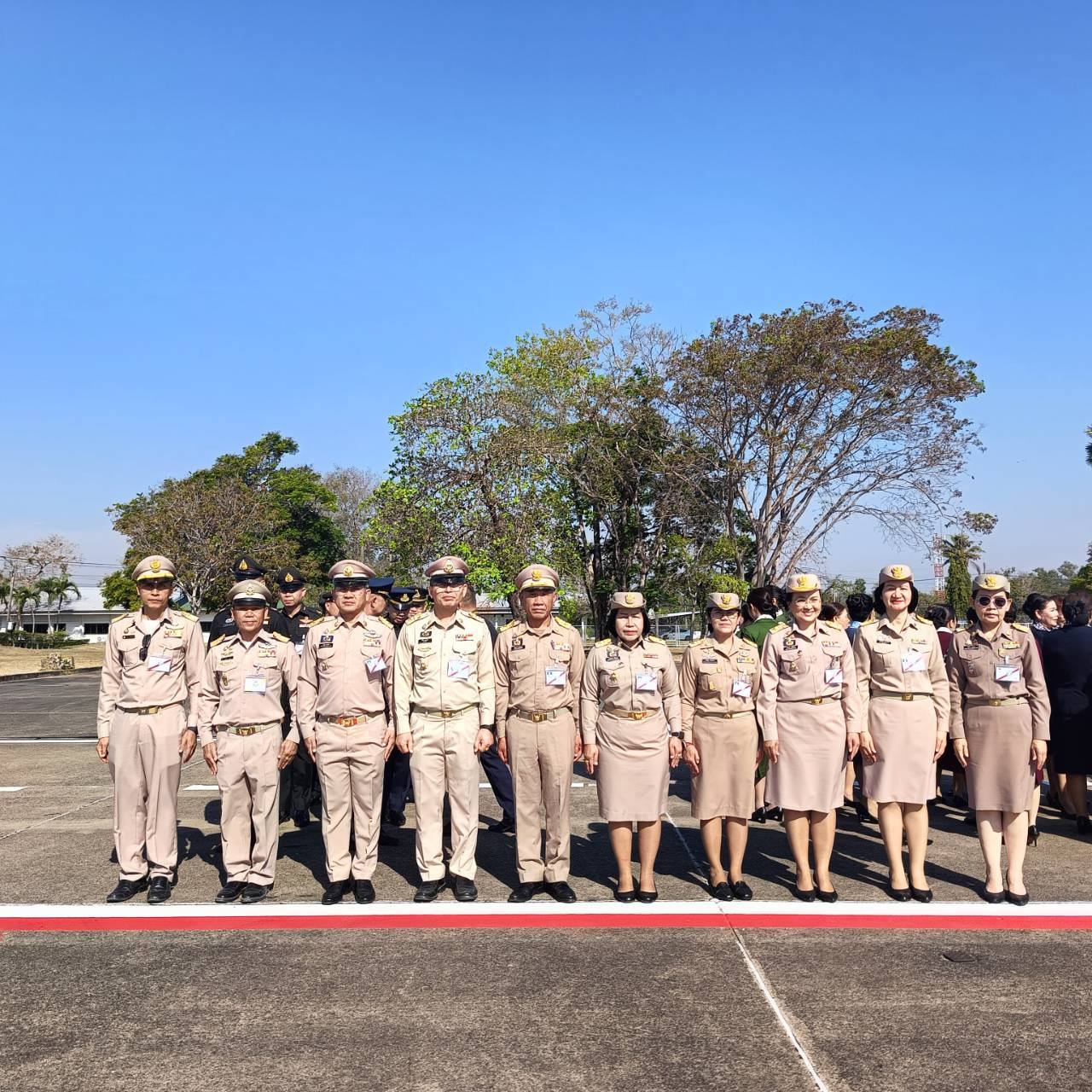 นางนวลจันทร์ ศรีมงคล ผู้ตรวจราชการกรม ปฏิบัติหน้าที่ผู้อำนวยการศูนย์ศึกษาและพัฒนาชุมชนอุบลราชธานี ร่วมให้การต้อนรับ–ส่ง พลโทหญิง เจ้าคุณพระสินีนาถ พิลาสกัลยาณี ในโอกาสเดินทางปฏิบัติภารกิจพื้นที่จังหวัดอำนาจเจริญ