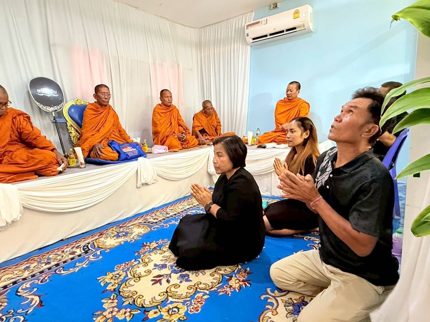 ขอแสดงความอาลัยอย่างสุดซึ้งต่อการถึงแก่กรรมของคุณวิเชียร ศรีมงคล สามีของนางนวลจันทร์ ศรีมงคล ผู้ตรวจราชการ ซึ่งได้ถึงแก่กรรมอย่างสงบ เมื่อเวลา 18.00 น. ณ บ้านพัก บ้านนาอุ่ม ตำบลโพธิ์ทอง อำเภอโพนทอง จังหวัดร้อยเอ็ด