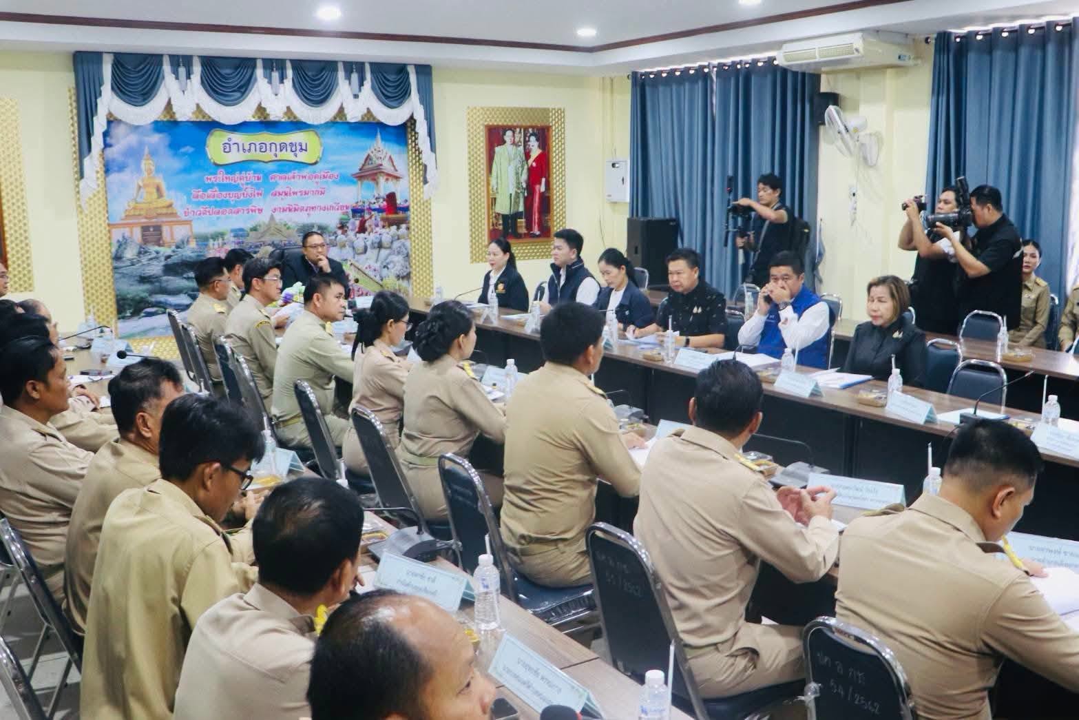 นางนวลจันทร์ ศรีมงคล ผู้ตรวจราชการกรม ปฏิบัติหน้าที่ผู้อำนวยการศูนย์ศึกษาและพัฒนาชุมชนอุบลราชธานี ร่วมตรวจราชการ ติดตามการขับเคลื่อนภารกิจสำคัญของกระทรวงมหาดไทย และผลักดันนโยบายสู่การปฏิบัติในพื้นที่จังหวัดยโสธร
