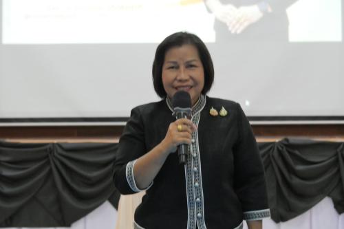 ผู้ตรวจราชการกรม (นางนวลจันทร์ ศรีมงคล) ปฏิบัติหน้าที่ผู้อำนวยการศูนย์ศึกษาและพัฒนาชุมชนอุบลราชธานี ประธานเปิดโครงการเสริมสร้างสมรรถนะผู้นำการเปลี่ยนแปลง หลักสูตร Train the Trainer Course (ครู ข) รุ่นที่ 4 เสริมพลังกลไกระดับตำบลสู่ความยั่งยืน