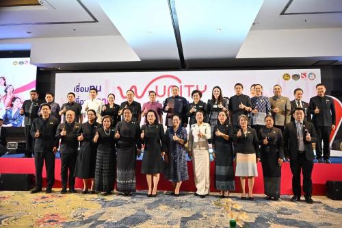 นางนวลจันทร์ ศรีมงคล ผู้ตรวจราชการกรม ปฏิบัติหน้าที่ผู้อำนวยการศูนย์ศึกษาและพัฒนาชุมชนอุบลราชธานี ร่วมเป็นเกียรติ “พลพีร์” มอบนโยบายยกระดับกองทุนพัฒนาบทบาทสตรี เดินหน้า “เชื่อมทุน–เชื่อมตลาด–เชื่อมคุณค่า” สร้างอาชีพ รายได้มั่นคง และยั่งยืน